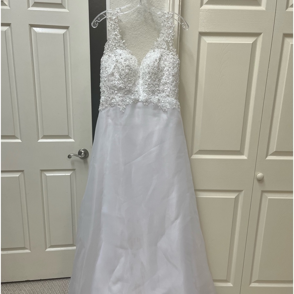 Used wedding dress size medium to large has stains one it.